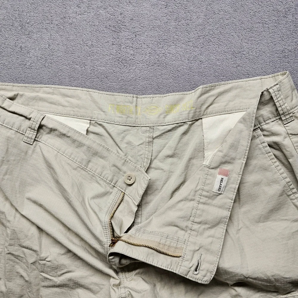 Dickies Mens 44 Relaxed Fit Cargo Shorts Khaki Cotton Ripstop WR351RST Stone
